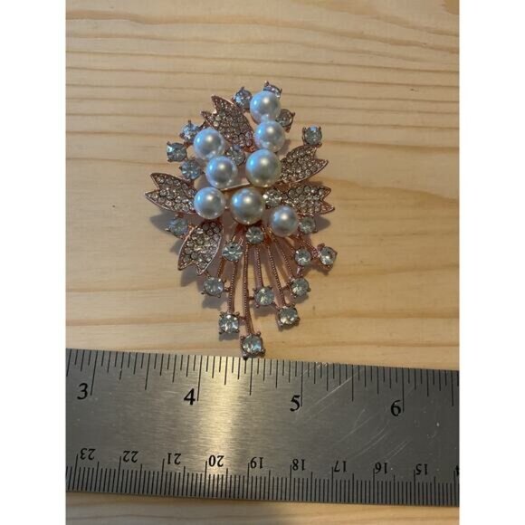 Vintage Style Pearl & Rhinestone Brooch Pin - Picture 3 of 4